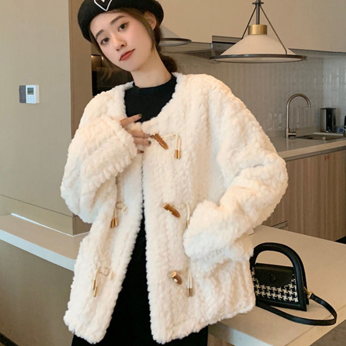Woman wearing white short coat with long sleeves