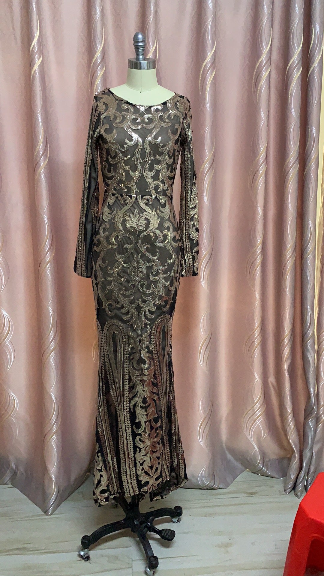 Women's long sleeve sequin dress with sparkling finish