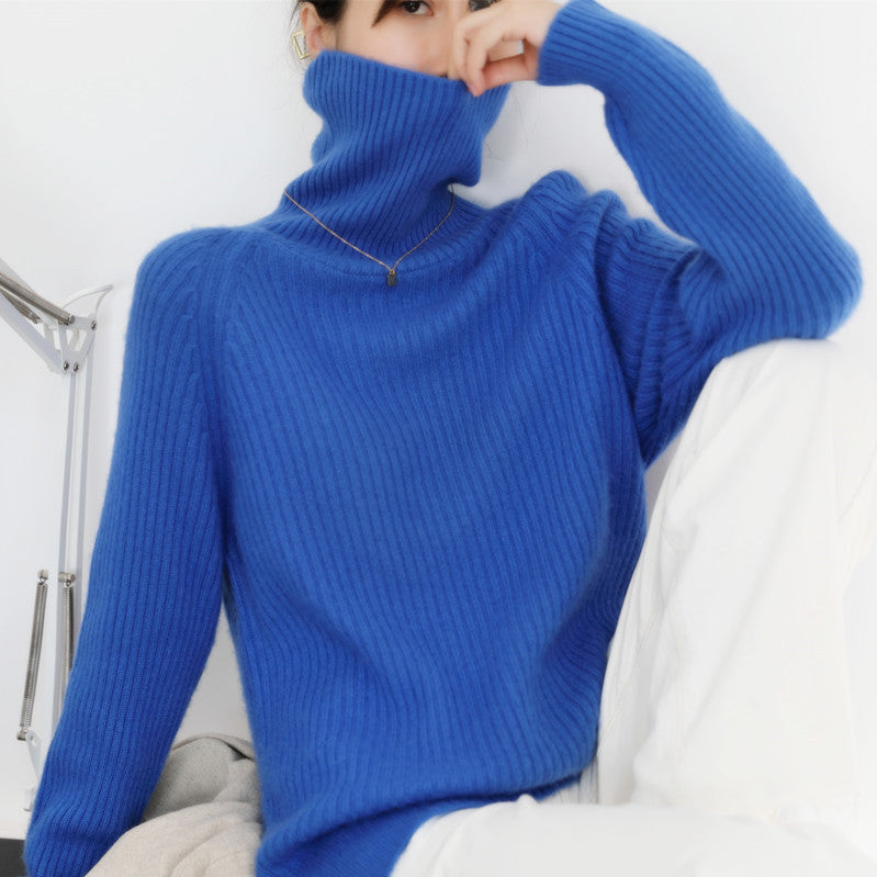 Woman wearing loose knit fall sweater in neutral color
