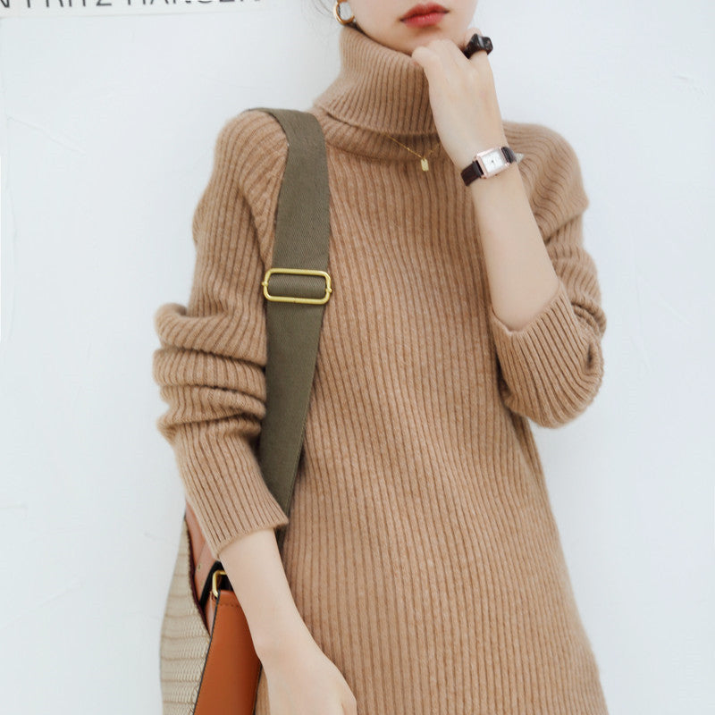 Woman wearing loose knit fall sweater in neutral color