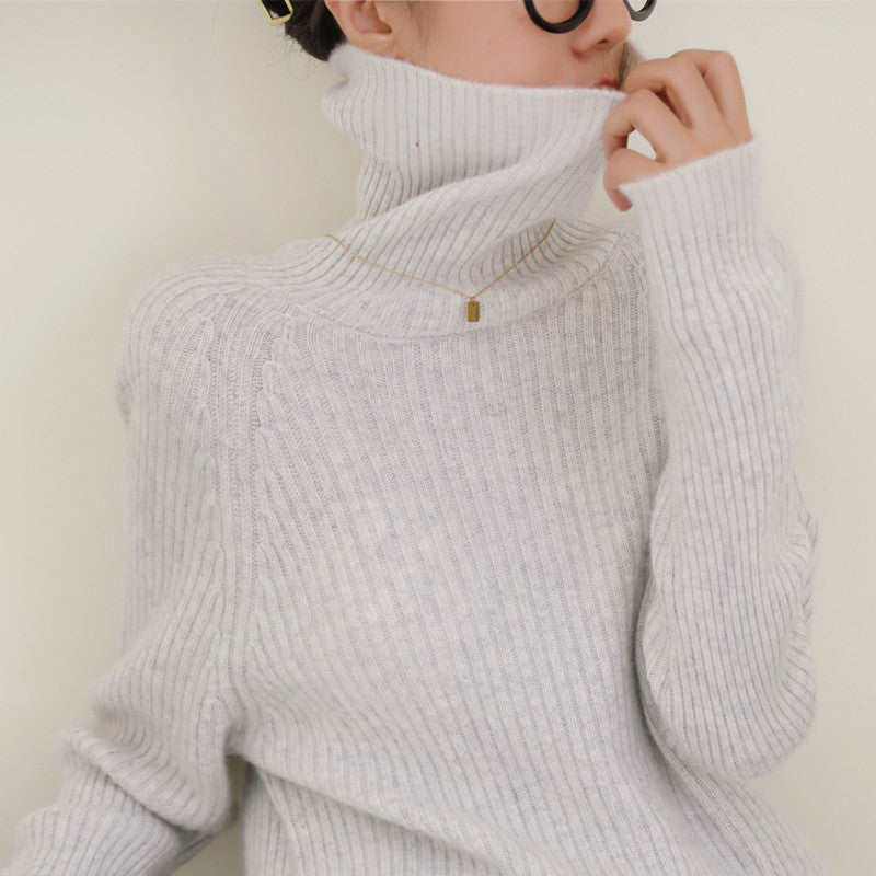 Woman wearing loose knit fall sweater in neutral color