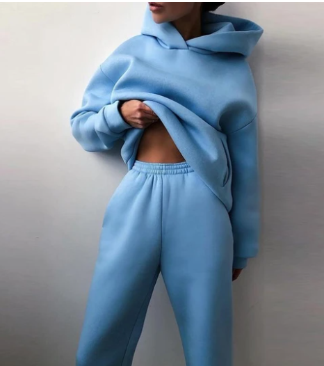 Woman wearing a hooded jogger set with elastic waist – detail view 16