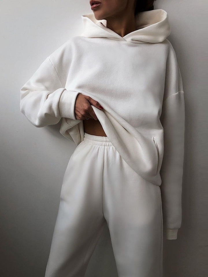 Woman wearing a hooded jogger set with elastic waist – detail view 15