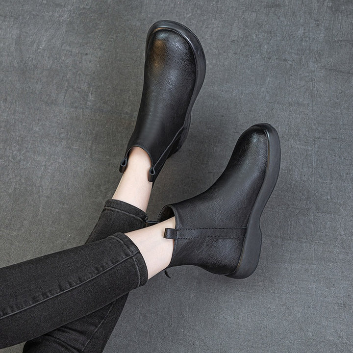 Women's flat fleece lined ankle boots in black