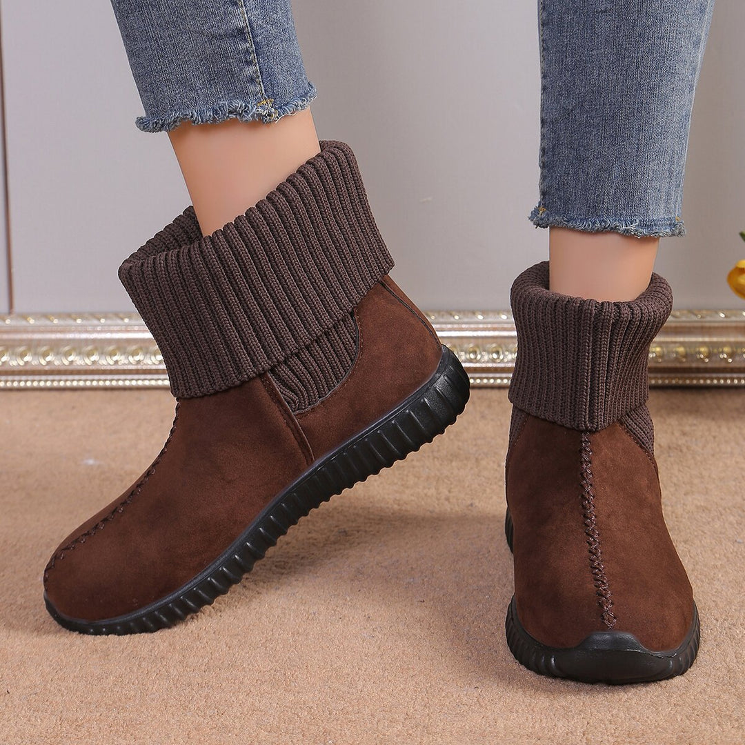 Women's flat ankle boots with round toe, black