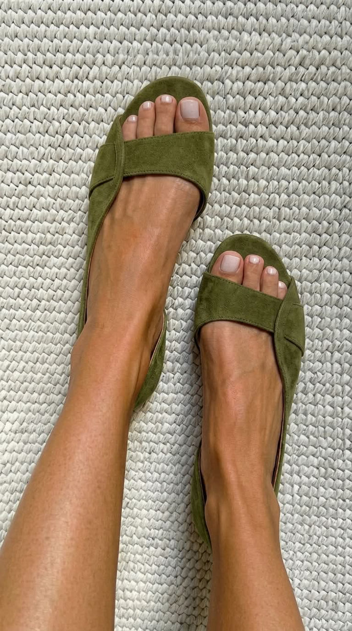 Women's open toe slingback sandals in relaxed style