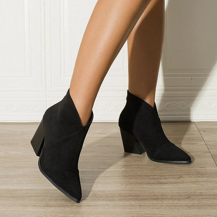 C&M® | Pointed Ankle Boots Carol & Margaret Wilmington