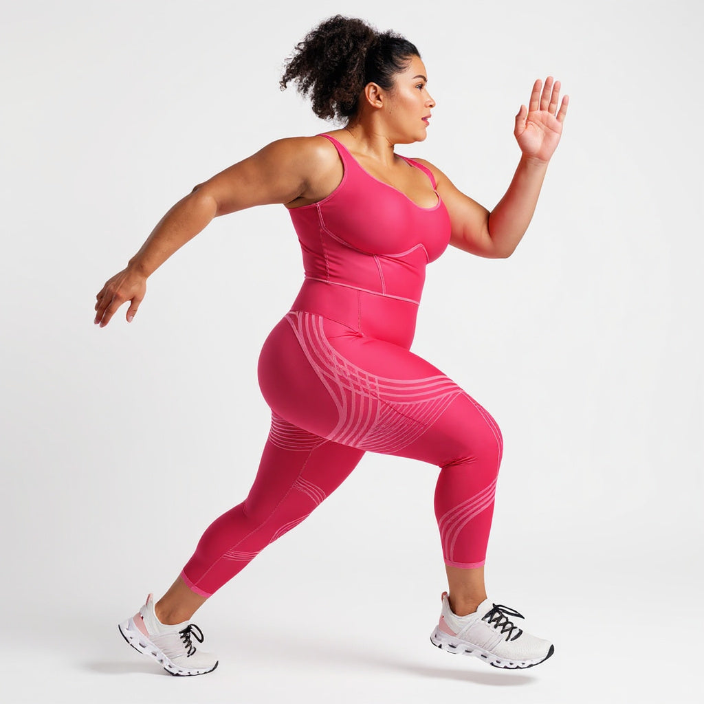 Woman wearing sculpting anti-cellulite leggings in black