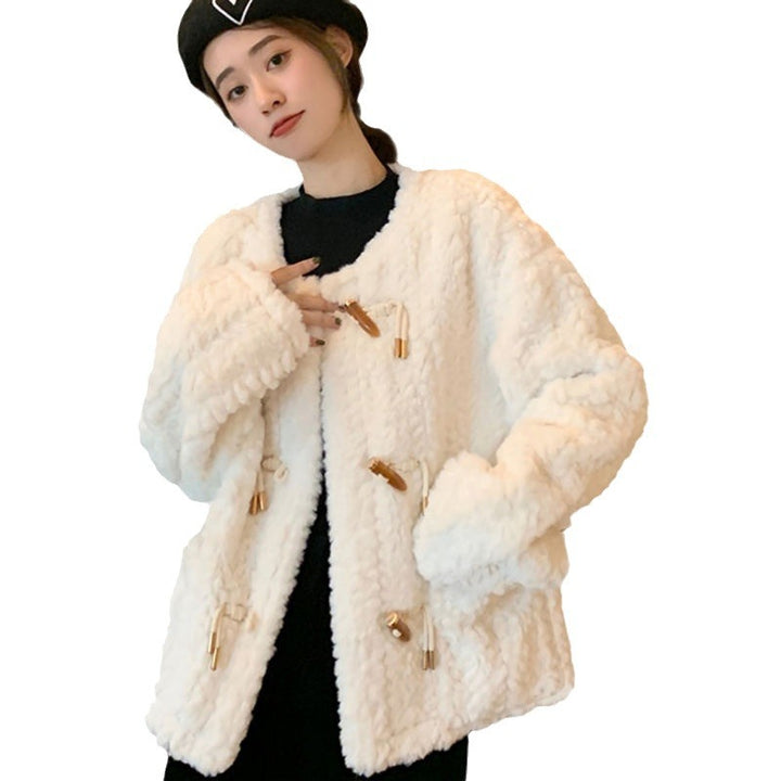 Woman wearing white short coat with long sleeves