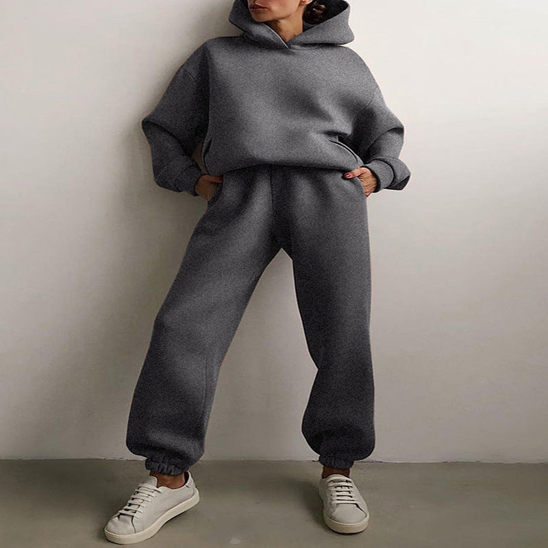 Woman wearing a hooded jogger set with elastic waist – detail view 19