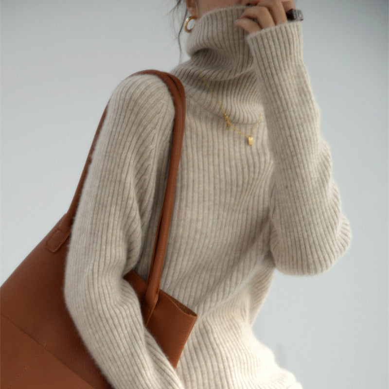 Woman wearing loose knit fall sweater in neutral color