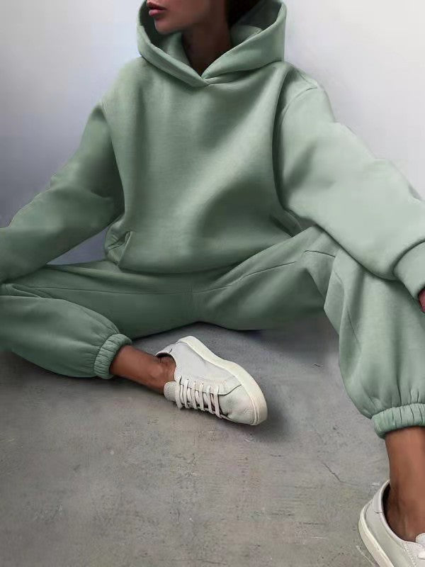 Woman wearing a hooded jogger set with elastic waist – green