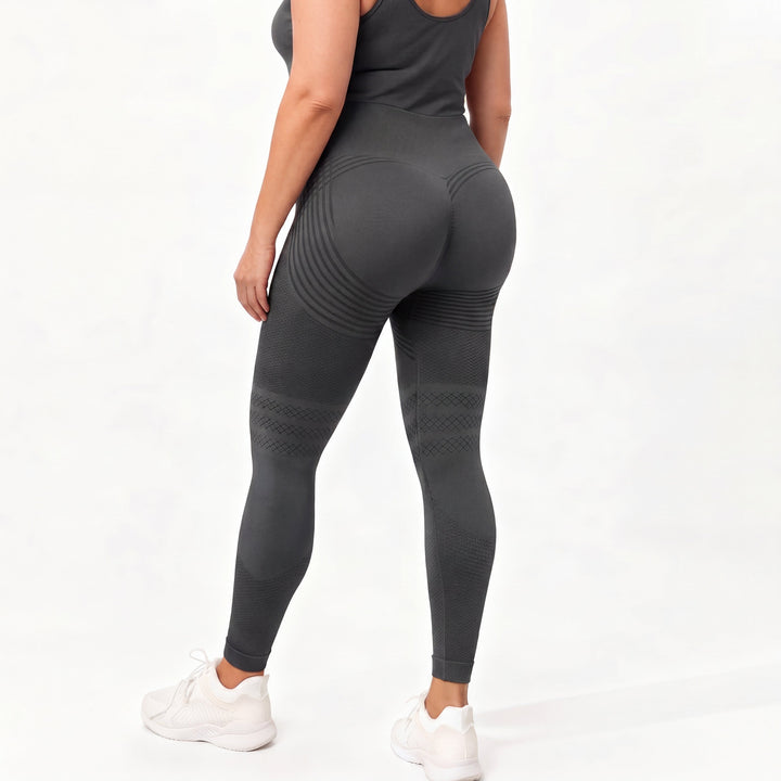 Woman wearing sculpting anti-cellulite leggings in black