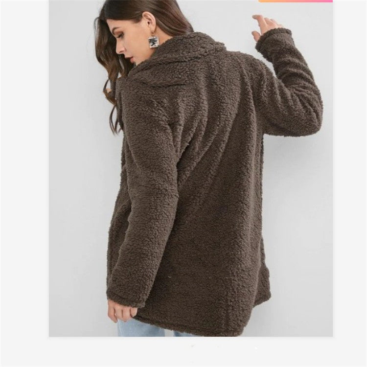 Woman wearing gray mid length loose coat with pockets