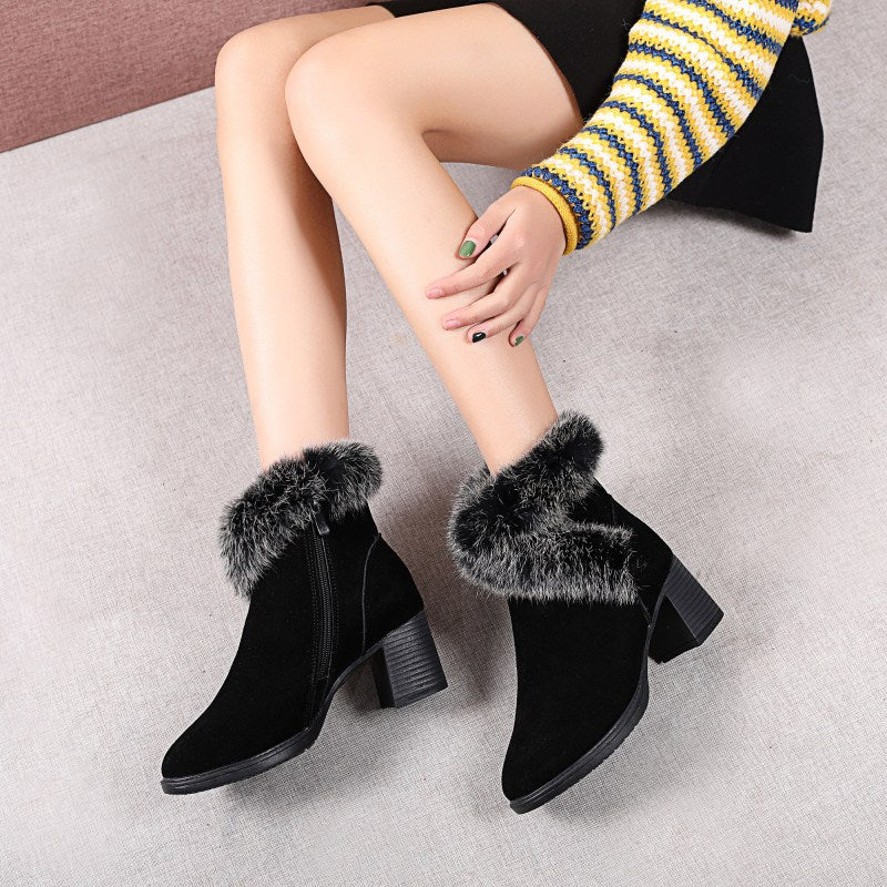 Black women's snow boots with mid heel and plush lining