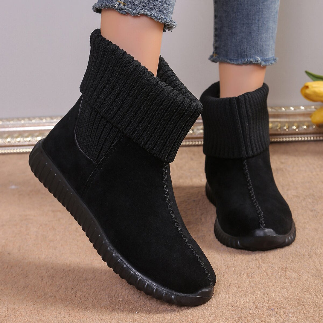 Women's flat ankle boots with round toe, black