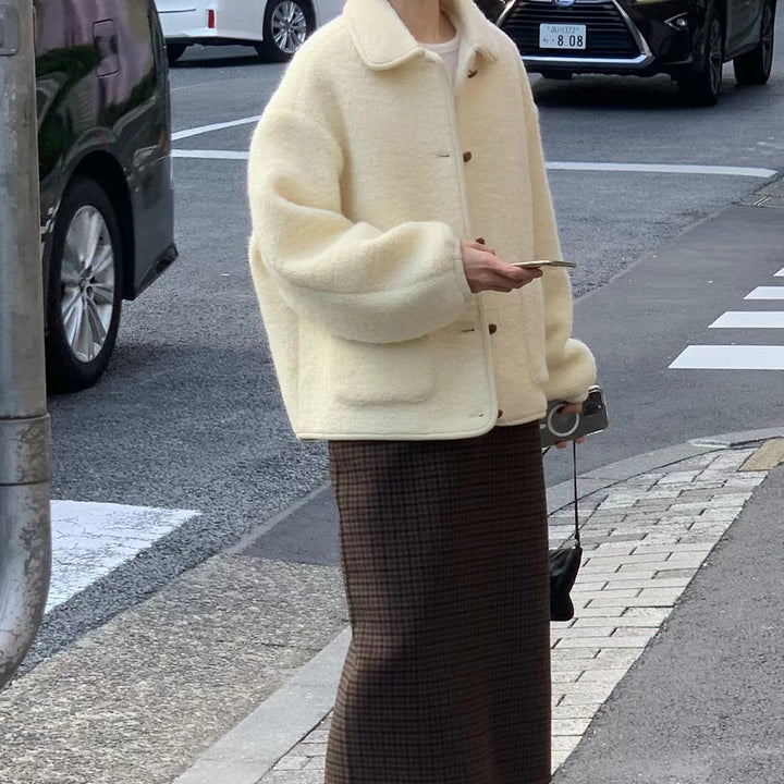 Women's mid-length padded winter coat with long sleeves