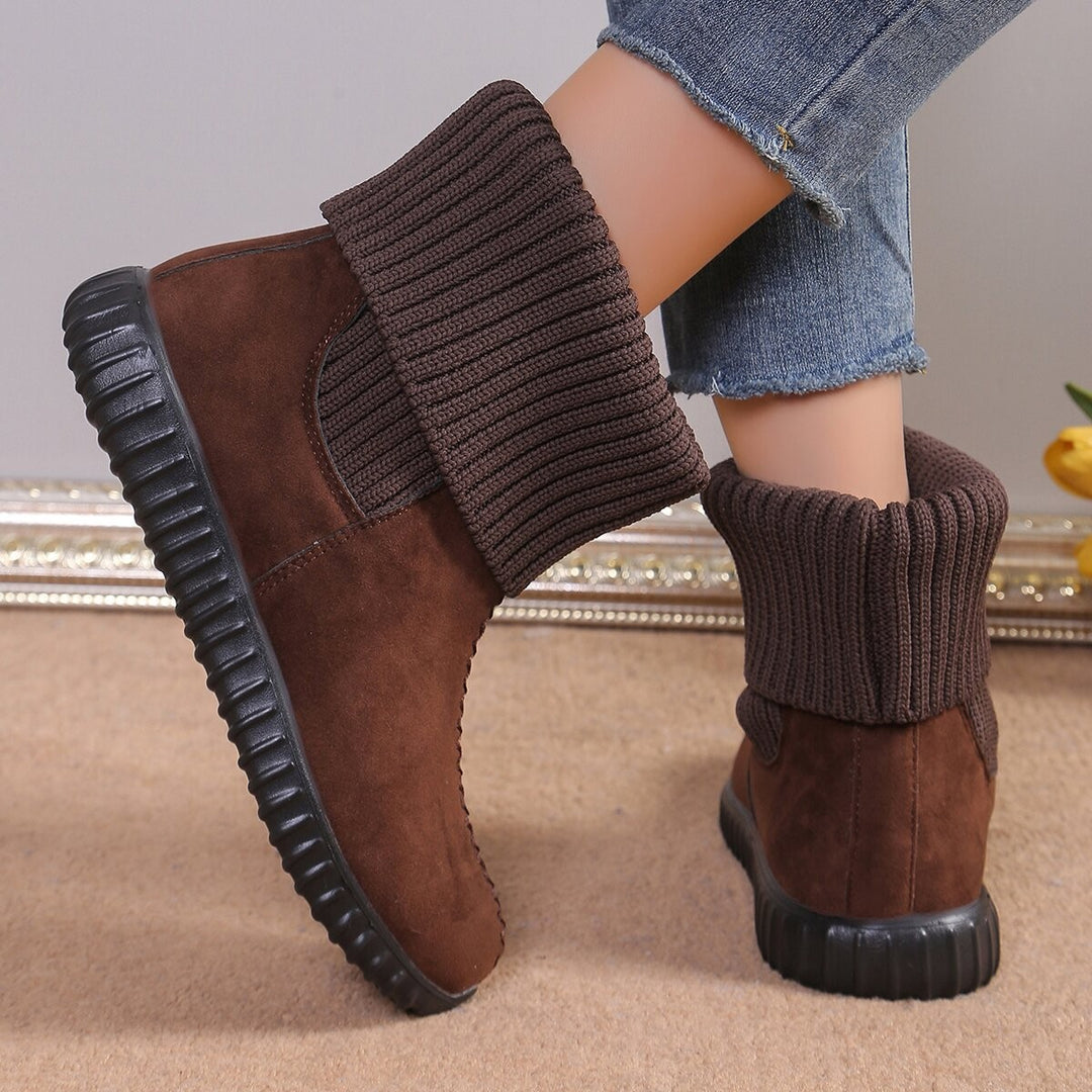 Women's flat ankle boots with round toe, black