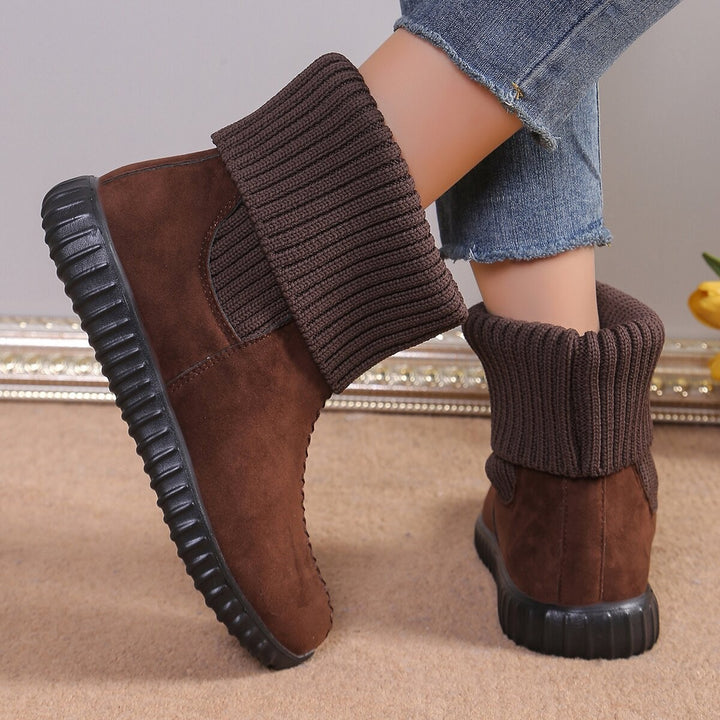 Women's flat ankle boots with round toe, black