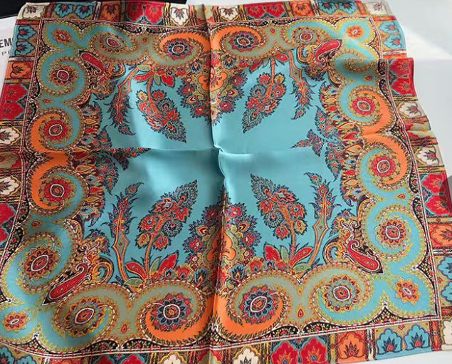 Printed square scarf with all-over pattern for women