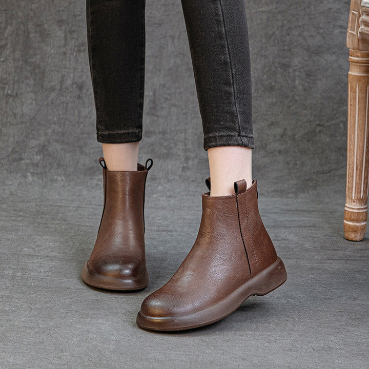 Women's flat fleece lined ankle boots in black