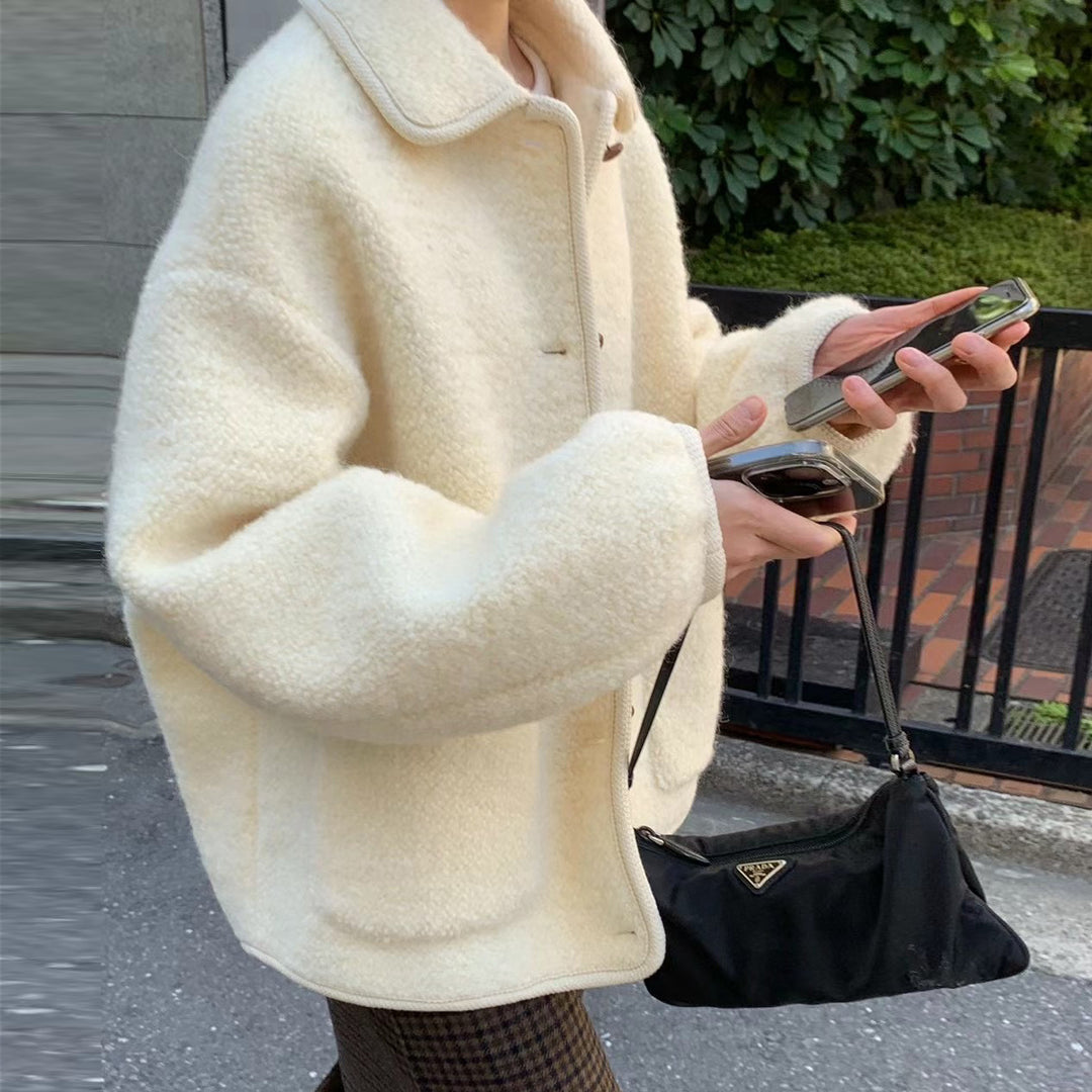 Women's mid-length padded winter coat with long sleeves